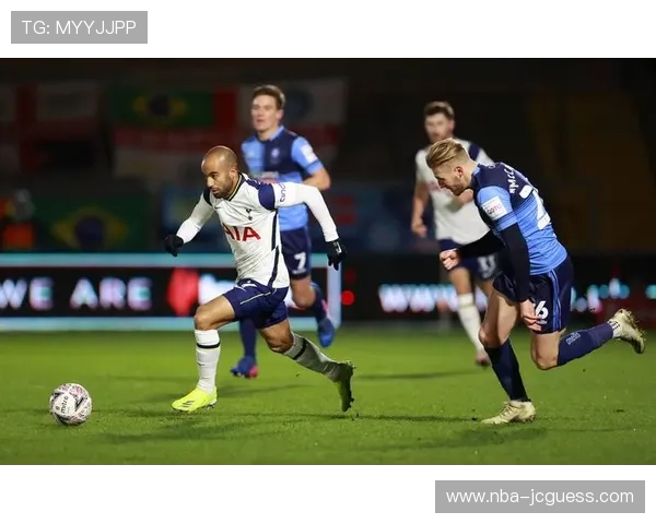 深入剖析足球比赛实时比分变化背后的战术布局与关键因素